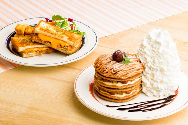 日本でハワイ気分！エッグスンに毎年人気のモンブランパンケーキとホットサンドが登場